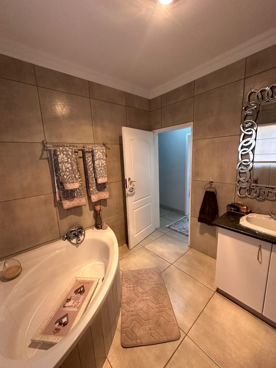 3 Bedroom Property for Sale in Flamwood North West